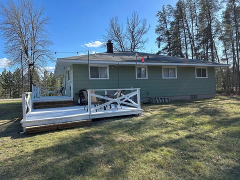 Back yard. Outdoor seating