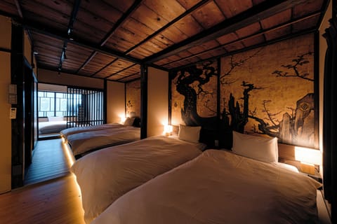 Blackout drapes, free WiFi, bed sheets