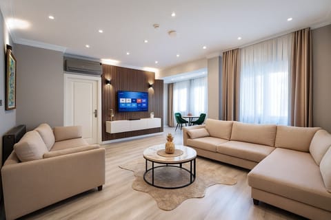 Deluxe Apartment, 1 Bedroom, 2 Bathrooms, Garden View | Egyptian cotton sheets, premium bedding, down comforters, minibar
