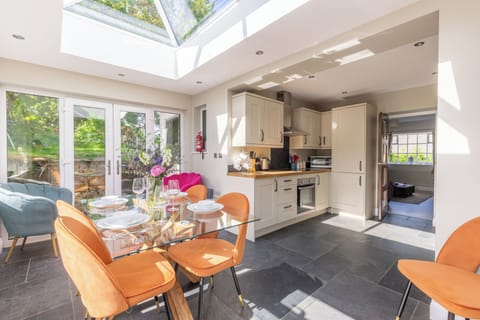 Cottage | In-room dining