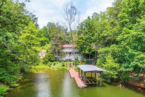 Glade Hill Vacation Rental | 3BR | 2.5BA | 2,500 Sq Ft | Stairs Required
