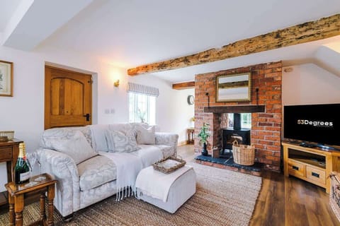 The spacious living room benefits from a 40-inch SMART TV with Netflix on the wall, plenty of space to sit down with family and friends in the evening, and a gorgeous log burner to keep warm in the evenings.
