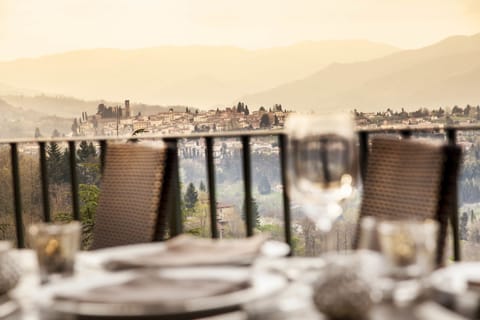 2 restaurants, Mediterranean cuisine