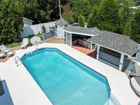 Salt Water Pool, Grill, Frig & TV