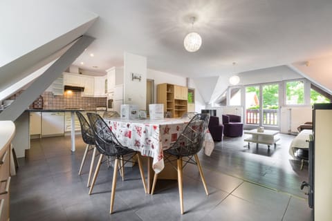 Apartment | Living area | Flat-screen TV