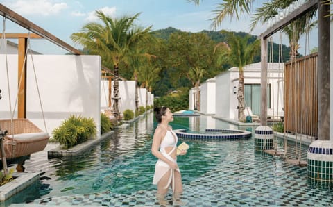 15 outdoor pools