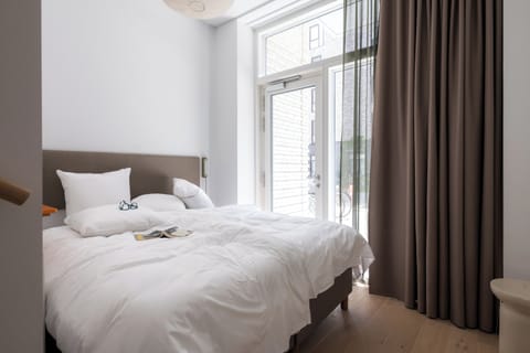 Design Apartment, 2 Bedrooms | 2 bedrooms, iron/ironing board, free WiFi
