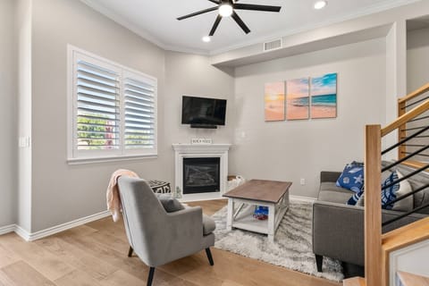 Cozy living room w/fireplace and Smart TV