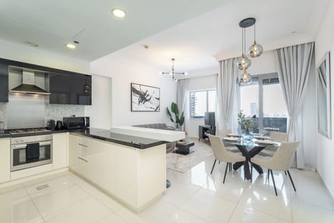 Classic Apartment, Balcony, City View | Private kitchen | Fridge, microwave, oven, stovetop