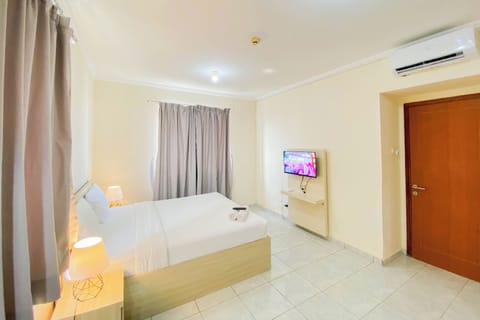 Deluxe Studio | Desk, free WiFi