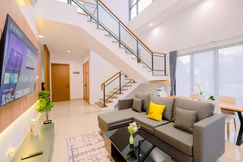 Deluxe Apartment | Living area | Flat-screen TV