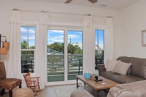 House, Multiple Beds (Biggie's Beach House) | Living area