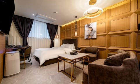Family Double Room | Individually decorated, individually furnished, free WiFi, bed sheets