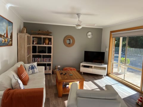 Lazy Sails Port, Robe Getaways, Robe Accommodation