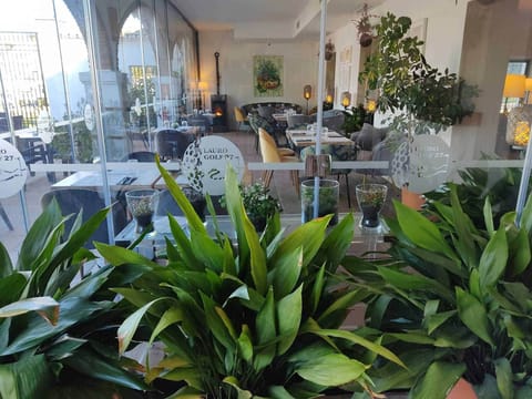 Apartment | Dining