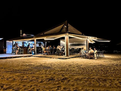 House | Outdoor dining
