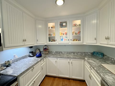 House, 3 Bedrooms | Private kitchen | Fridge, coffee/tea maker, toaster