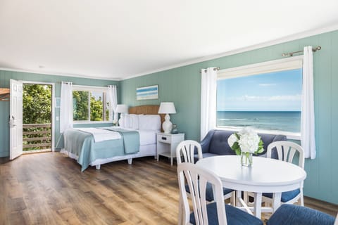 Premium Studio | Hypo-allergenic bedding, in-room safe, blackout drapes, free WiFi