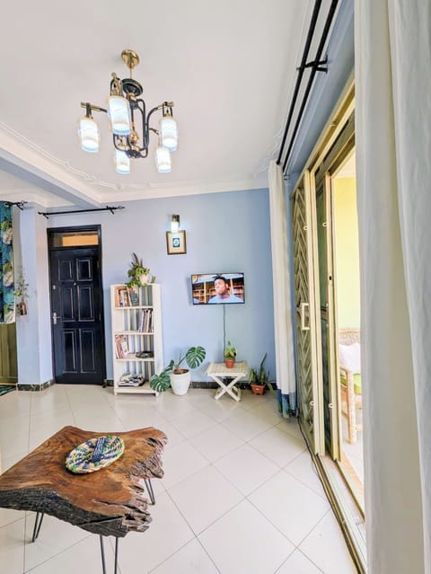 Comfort Apartment, Balcony, City View | Living area