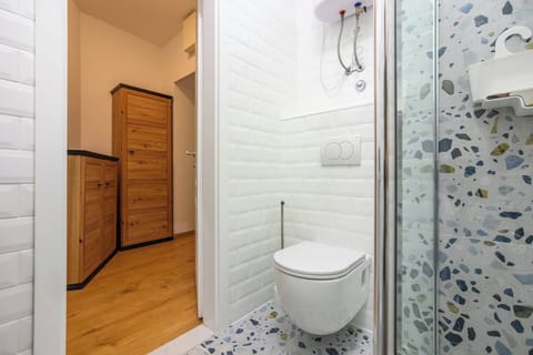 Apartment, 1 Bedroom, City View | Bathroom amenities