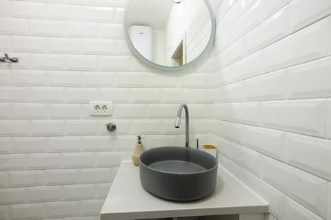 Apartment, 1 Bedroom, City View | Bathroom