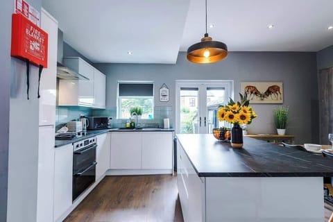 The fully equipped kitchen has everything you need for a long or short stay in Manchester.