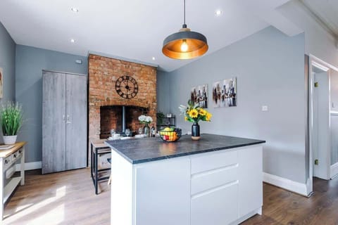 The fully equipped kitchen has everything you need for a long or short stay in Manchester.