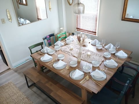 Dining Room - 12 seatings, 3 on each side