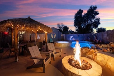 Roast marshmallows by the fire, soak in the spa, and listen to the soothing sounds of nature as the sun sets — your perfect evening escape at The Birdhouse SD.
