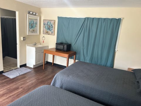 Basic Single Room | Desk, free WiFi