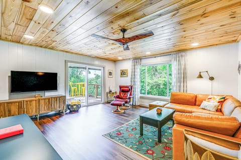 Franklin Vacation Rental | 2BR | 1.5BA | Stairs Required | 1,028 Sq Ft