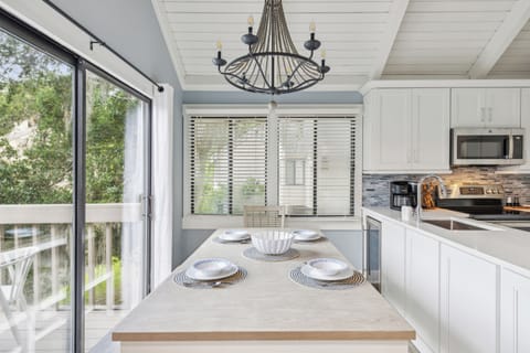 Dining table seats 6