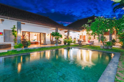 Basic Villa | Pool | Outdoor pool