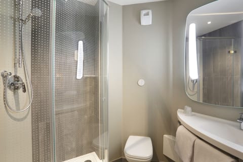 Standard Room, 1 Double Bed | Bathroom | Eco-friendly toiletries, hair dryer, towels