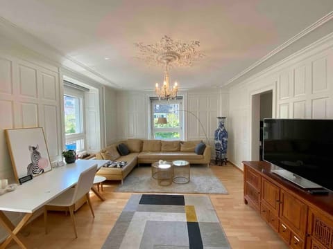 Spacious and bright Living room