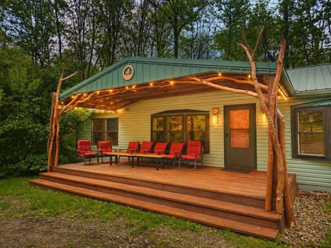Half of the Art Lodge is underground, reducing energy consumption and supporting sustainability.