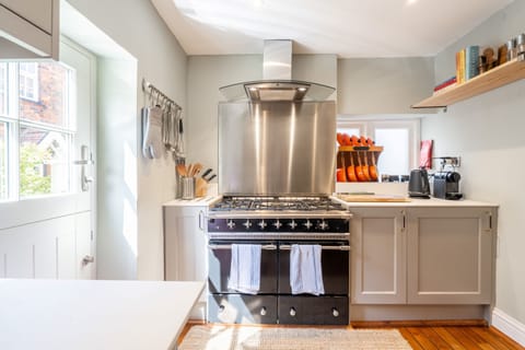 Ground floor: Kitchen with range cooker