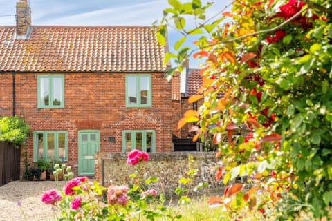 27 Sea Lane, Old Hunstanton: Front elevation