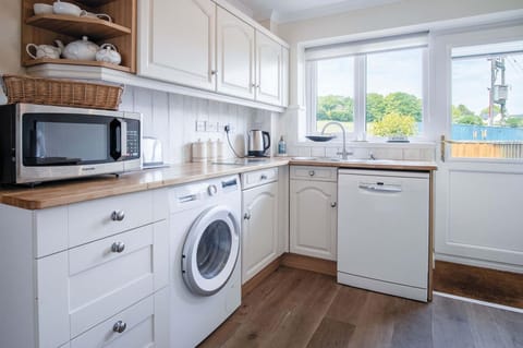 Clover Cottage - 2 Bedroom Cottage - Begelly (21055)