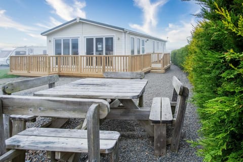 Swallow Lodge - 3 Bedroom Lodge - Wisemans Bridge (25360)