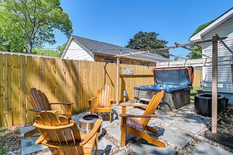 Fayetteville Vacation Rental | 2BR | 2BA | Steps Required | 1,186 Sq Ft