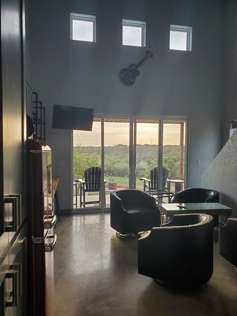 Stevie Ray @ Hacienda Amor | Living area | Streaming services