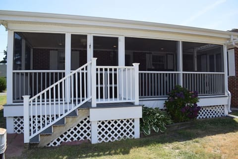 Great Screened in Porch Canal Side