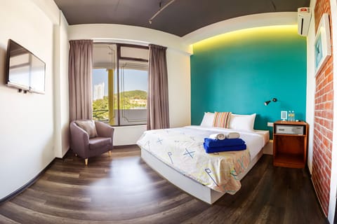 Premium Studio Suite, 1 Queen Bed, Non Smoking | In-room safe, blackout drapes, iron/ironing board, rollaway beds