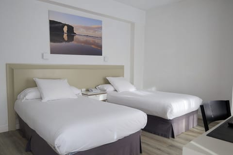 Twin Room, Terrace | In-room safe, desk, free cribs/infant beds, free WiFi