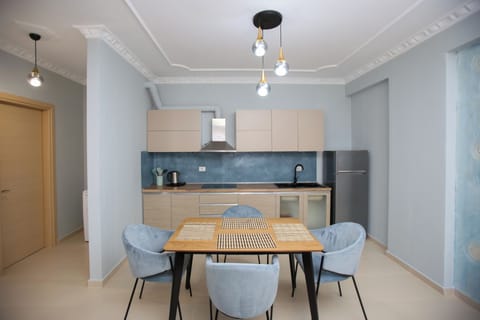 Luxury Apartment, Sea View | Private kitchen