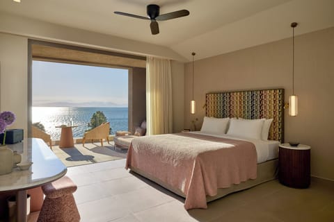 Rooftop Junior Suite Front Sea View | Premium bedding, minibar, in-room safe, desk