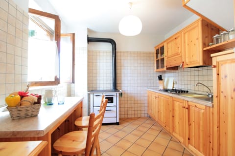 House, Mountain View | Private kitchen | Full-size fridge, oven, cookware/dishes/utensils