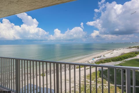 Gorgeous Views of the Gulf from your 7th Floor Balcony!
