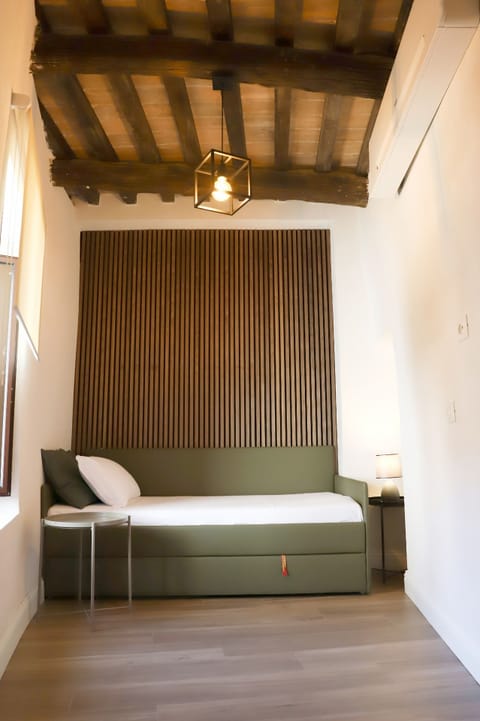 Deluxe Suite | In-room safe, desk, laptop workspace, blackout drapes